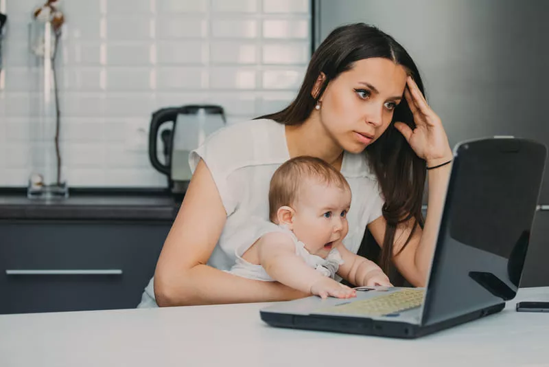 Работа на дому: 20 профессий для мам в декрете